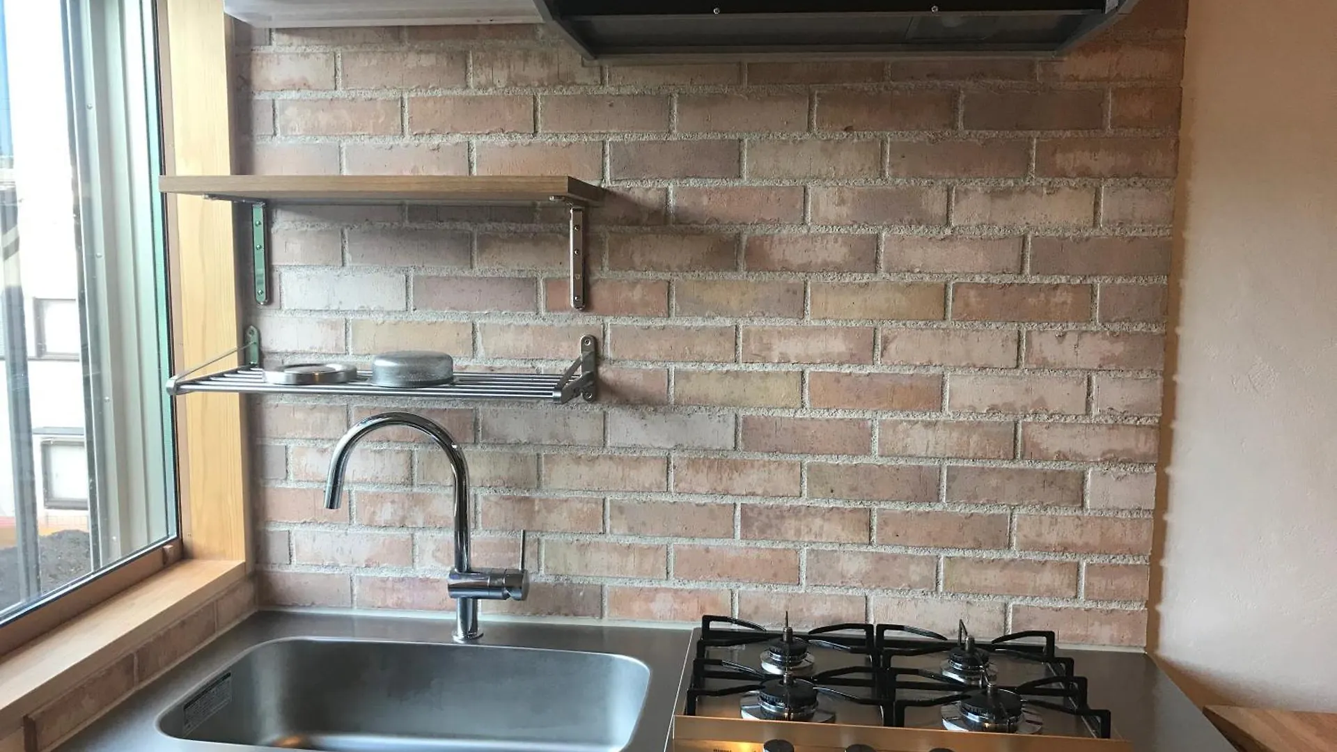 木と漆喰のモダンな部屋 Apartment Tokyo