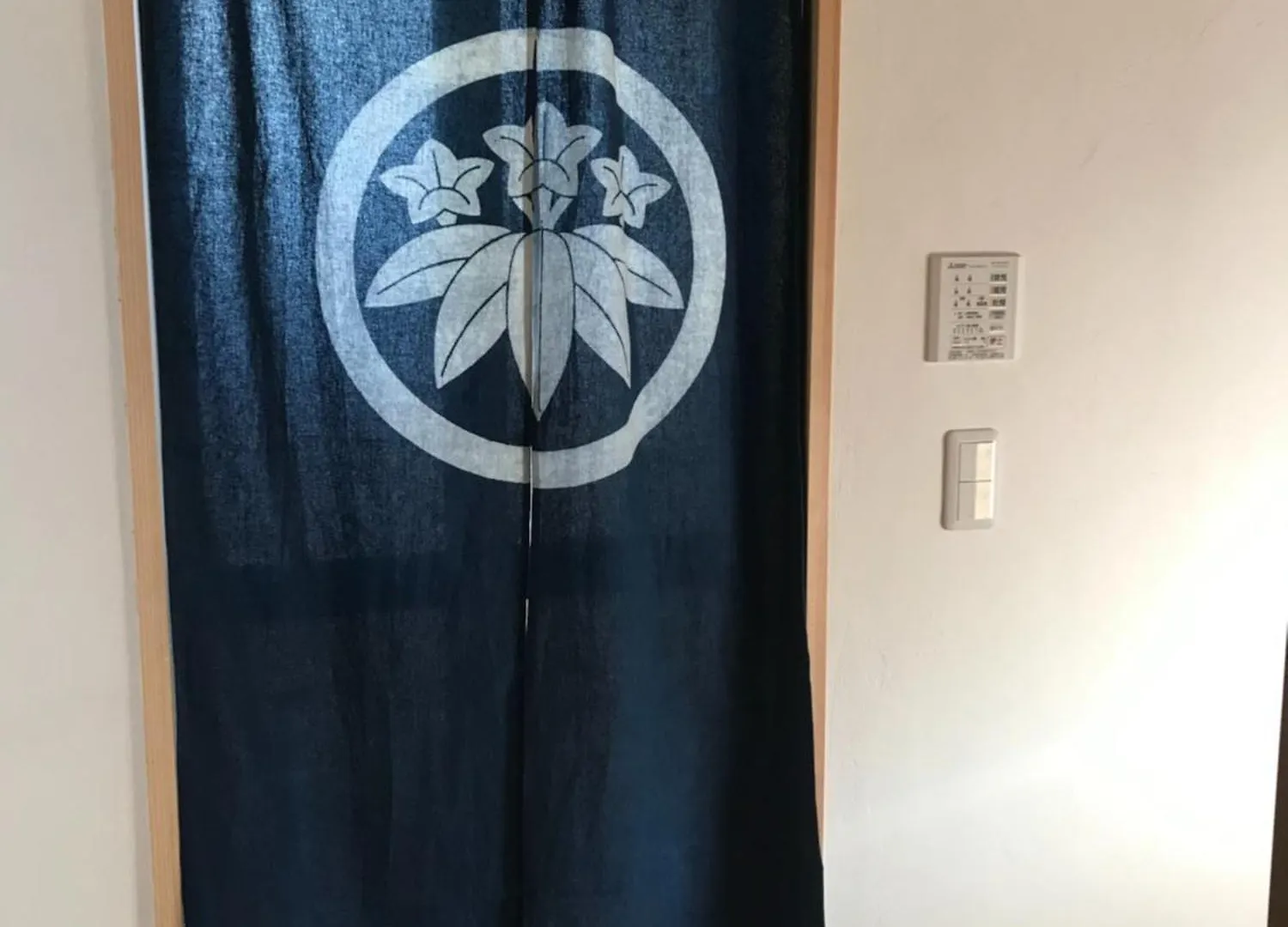 木と漆喰のモダンな部屋 Apartment Tokyo 0*,  Japan