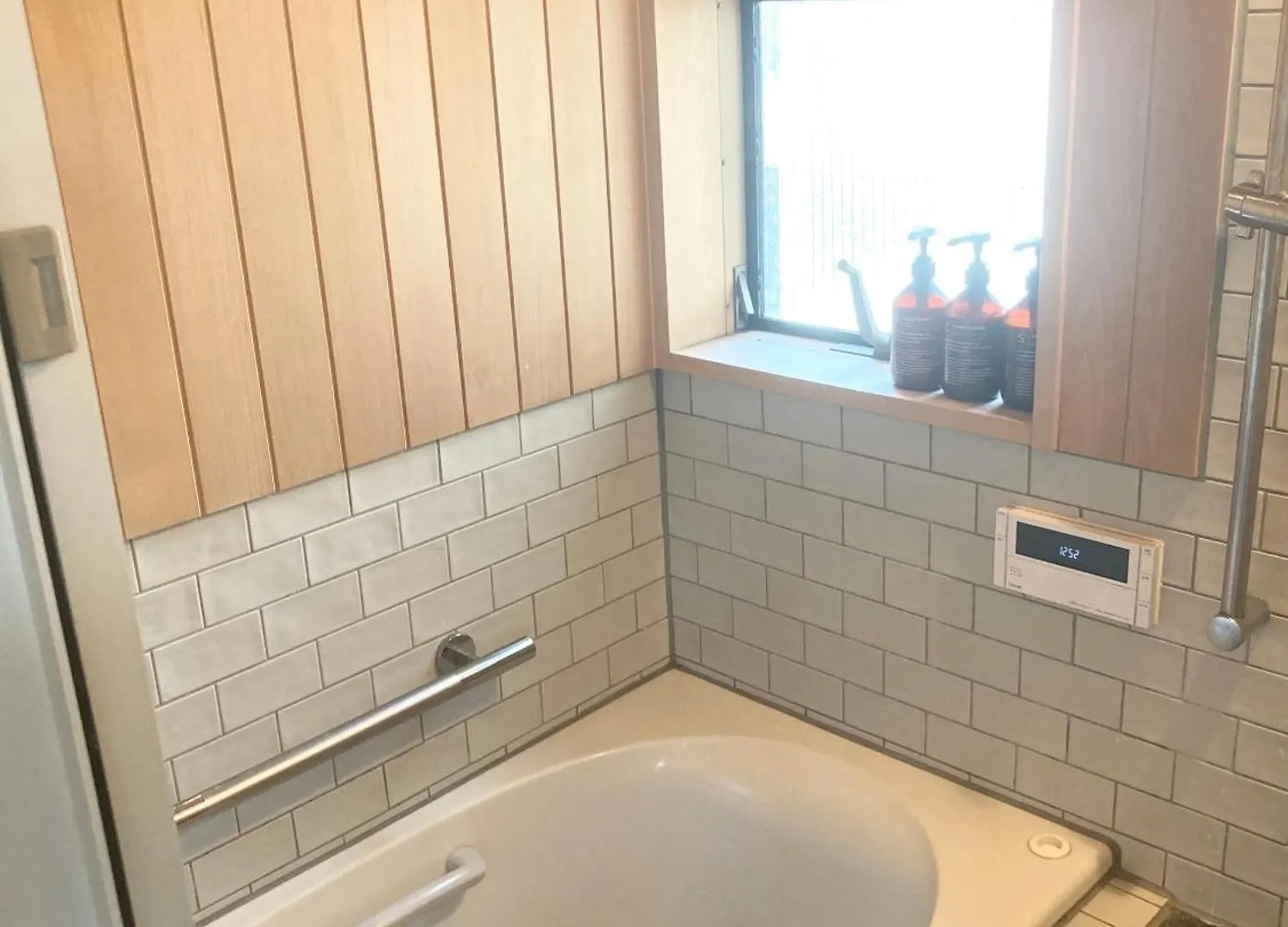木と漆喰のモダンな部屋 Apartment Tokyo 0*,  Japan