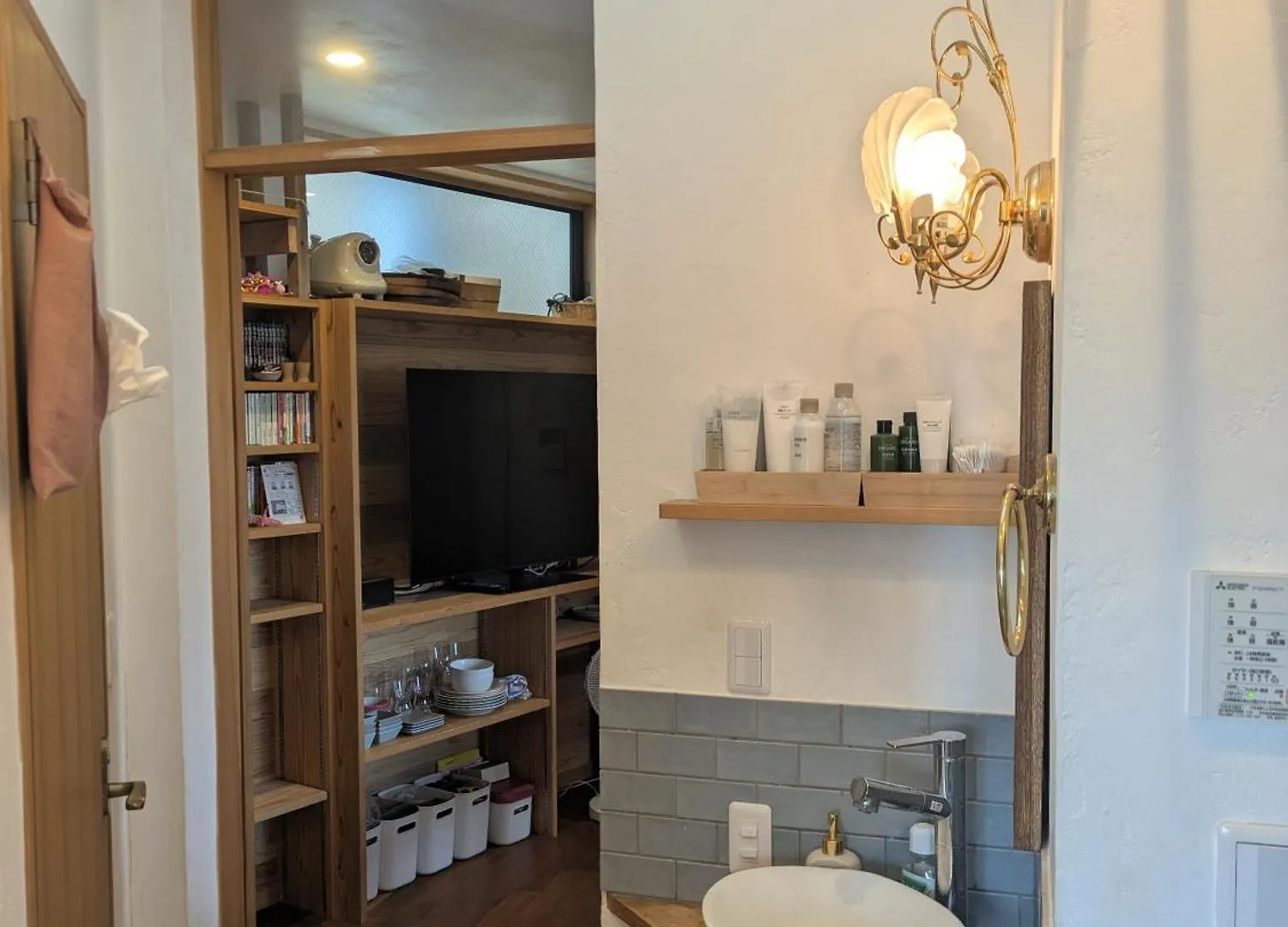 木と漆喰のモダンな部屋 Apartment Tokyo Japan