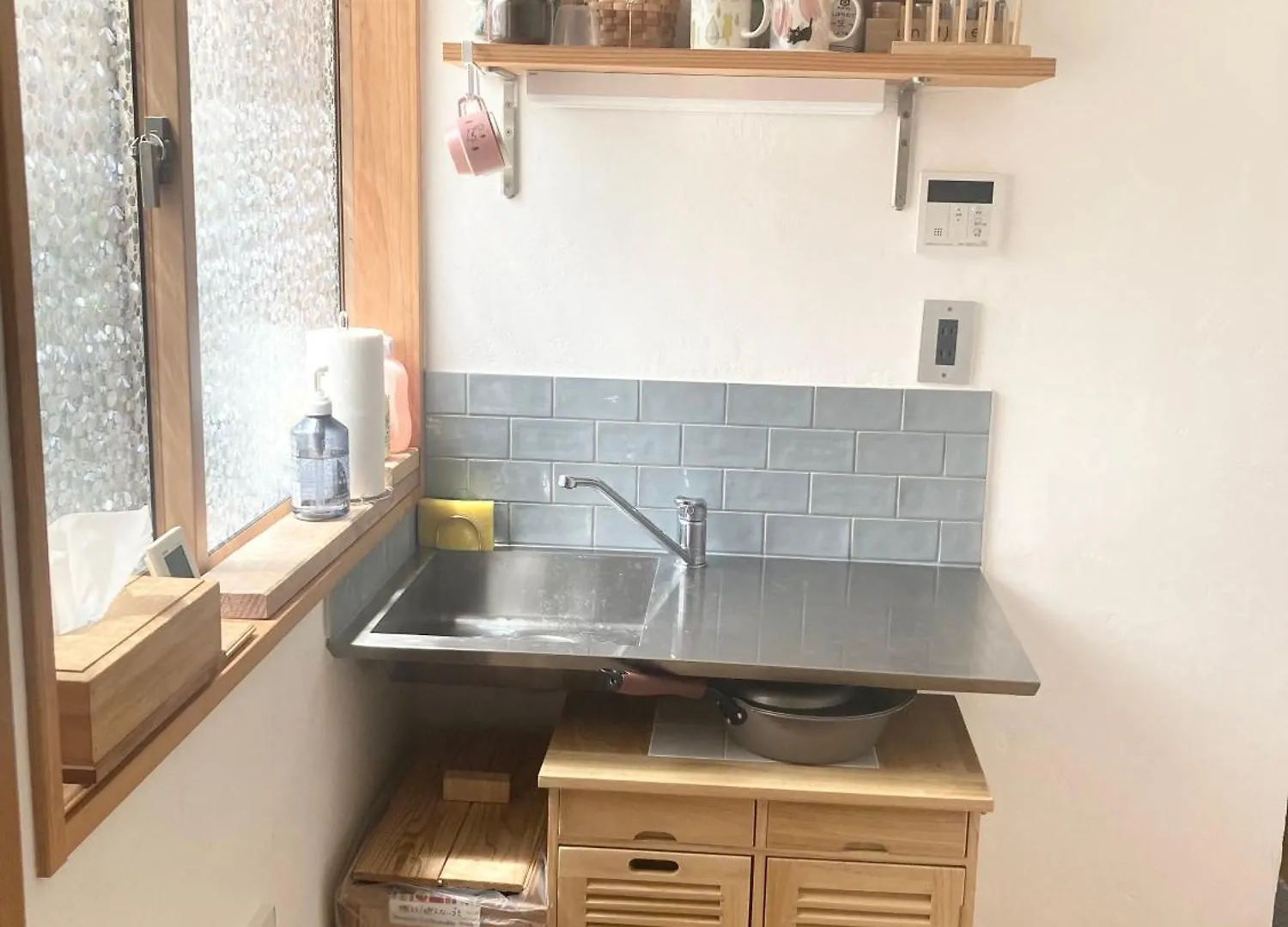 דירות טוקיו 木と漆喰のモダンな部屋